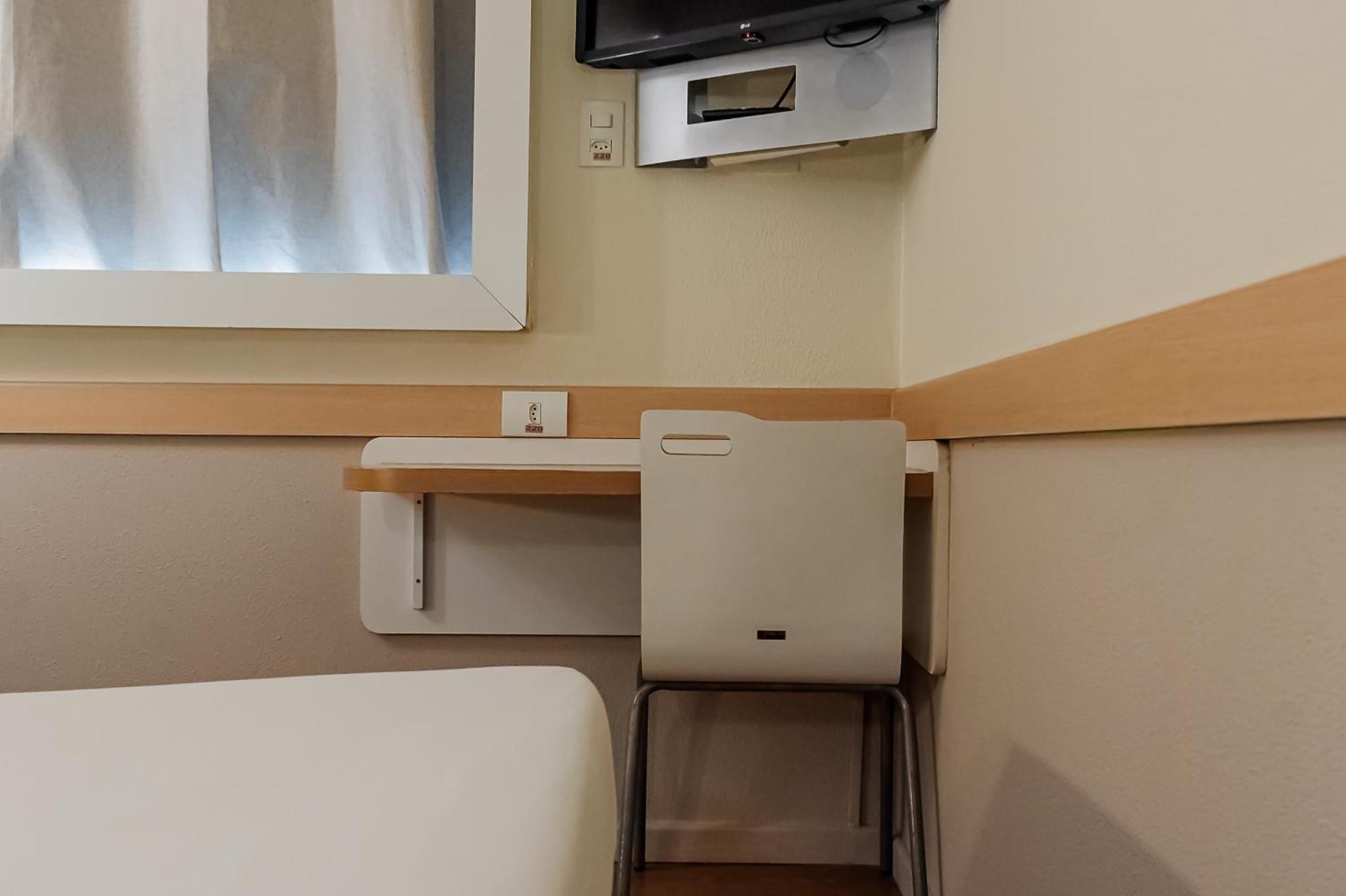 Ibis Budget Vitoria Hotel Bagian luar foto